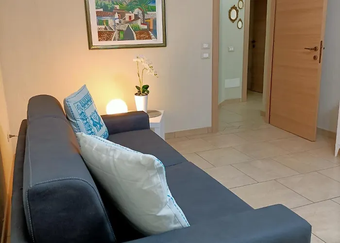 Agora فيلة فيلاّسيمِيوس