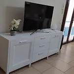 וילה Agora